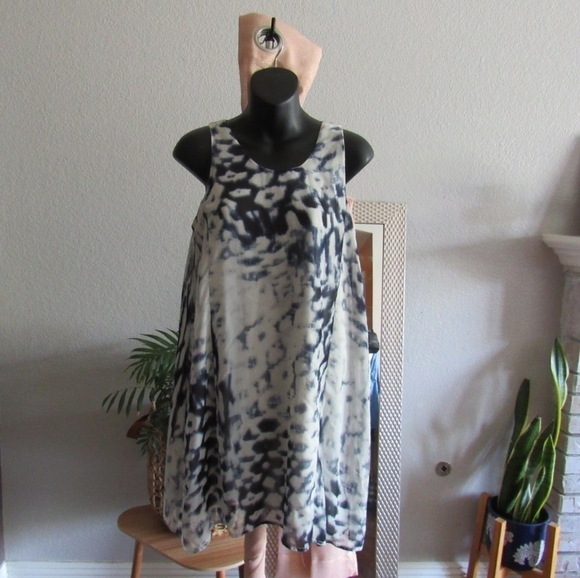 Paper Crane Chiffon Dress - Picture 1 of 8